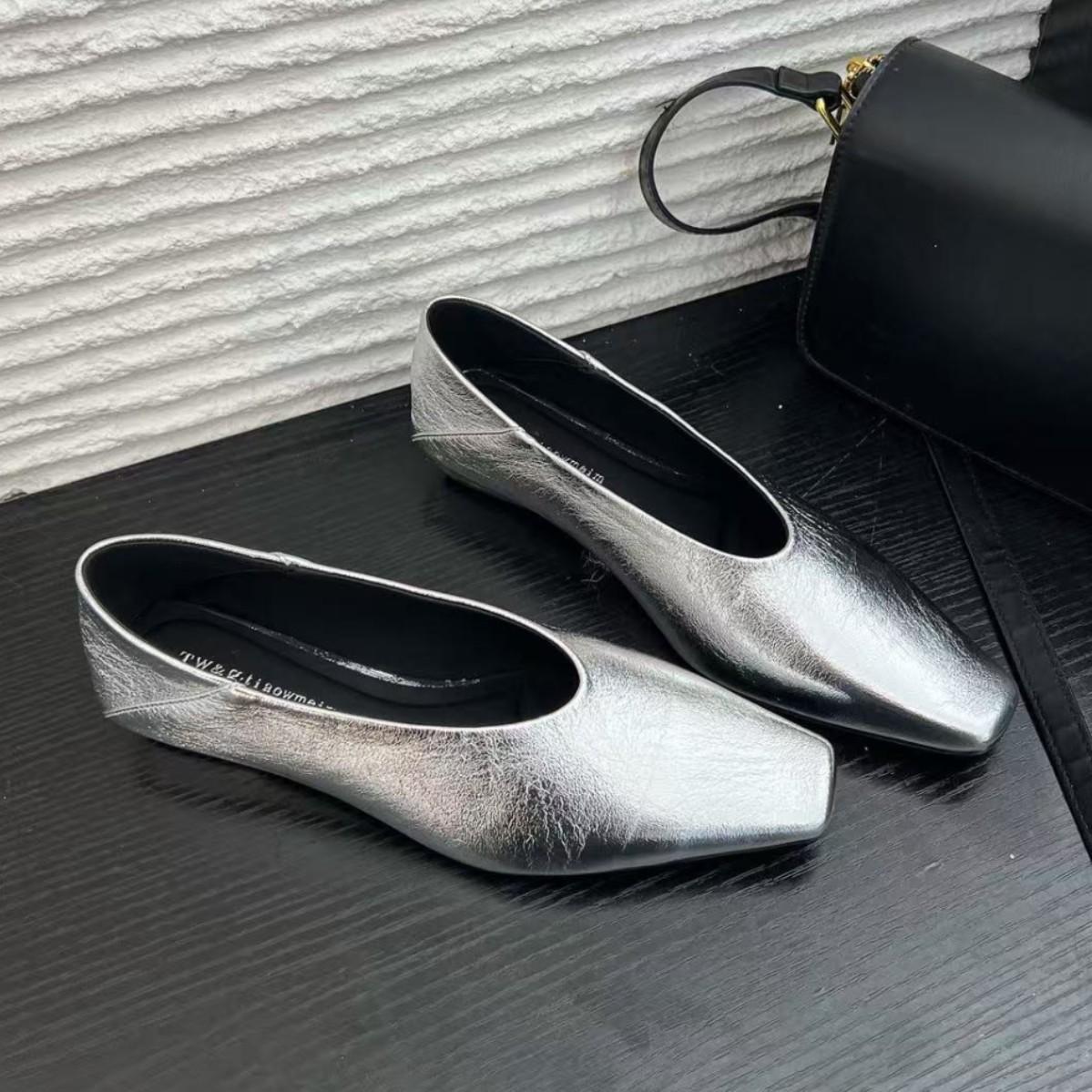 

Shallow mouth small square head fashion single shoes women s spring new one-pedal flat-soled versatile women s shoes commuter shoes 39