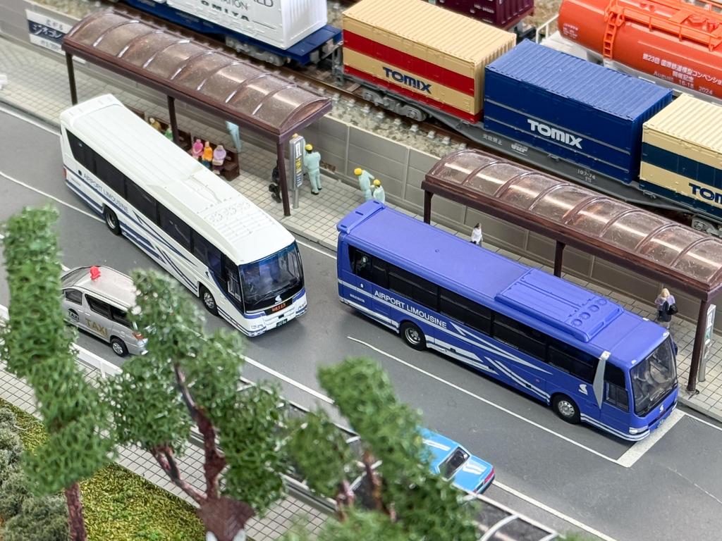 La collection de bus Collection de bus Kansai Airport Transportation 30e anniversaire Coffret de 2 voitures Diorama Fournitures