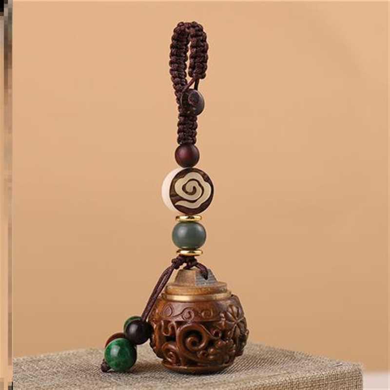 Green Sandalwood Sachet Ball: Ancient-Style Aromatherapy Pendant & Mobile Phone Lanyard with Opening Feature.