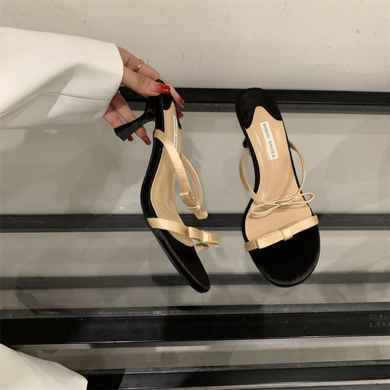 2025 spring and summer Korean version of round head bow temperament high heels light luxury thin heels Internet celebrity fashion one word cool slipp
