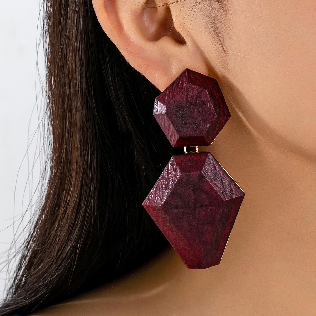 European Retro Geometric Resin Tassel Earrings for Women - Bold, Color Block Design кларет