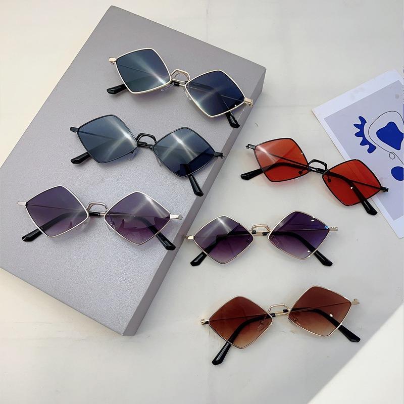 Women Y2k Metal Irregular Rhombus Sunglasses Women for Men New Vintage Punk Hip Hop Popular Decor Sun Glasses