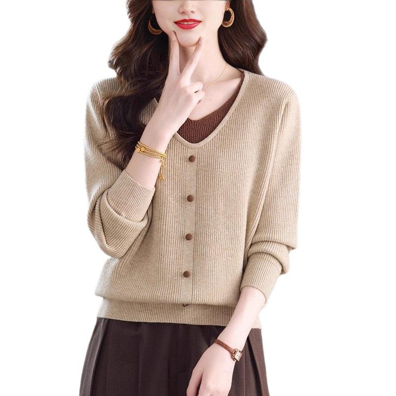 Middle-Aged & Elderly Women's Heart Collar Pullover Sweater: Loose, Short, Plus Size, Fake Two-Piece Wool Base Layer for Autumn/Winter.