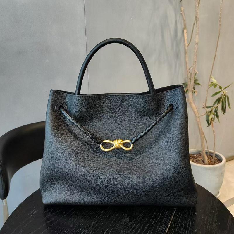 2025 New Genuine Leather Women's Bag Head Layer Leather Retro Hand Woven 8-Button Single Shoulder Diagonal Cross Bag
