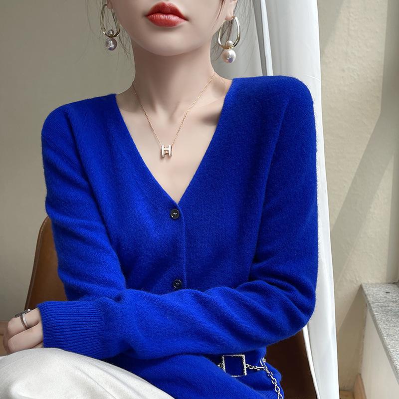 Autumn/Winter 2023 Women's Pure Wool Knit Cardigan Coat with V-Neck and Long Sleeves.