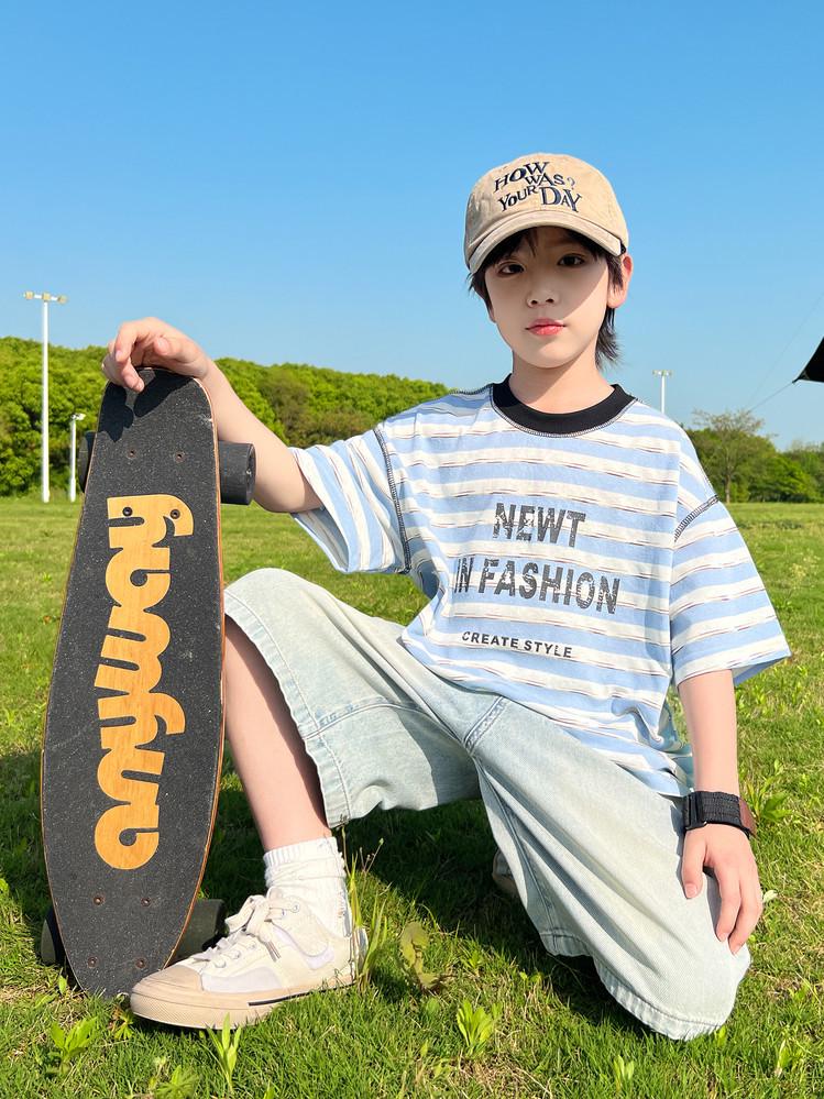 Jungen-Streifen-Sommer-T-Shirt-Set im koreanischen Stil 2026 - Atmungsaktiv, Dünn, Kurzarm, Lässige Mode