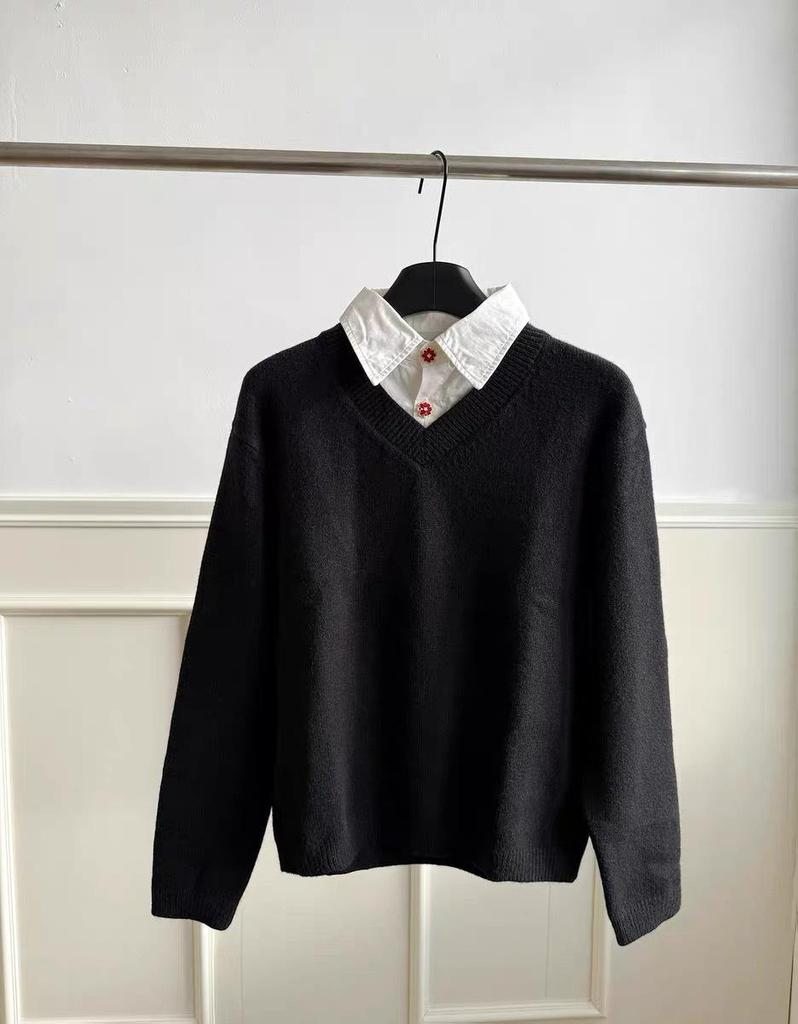 Elegant V-Neck Knit Sweater - Old Money Style, Cleanfit, High-Intelligence Polo, Couple-Friendly