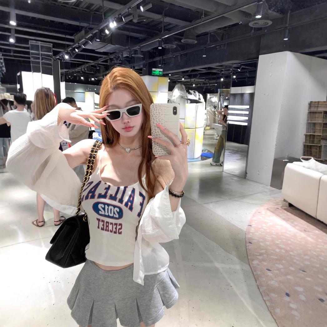 

2025 Summer Women s Retro Pattern Sling Vest - Short, Casual & Versatile M - Premium сірий колір