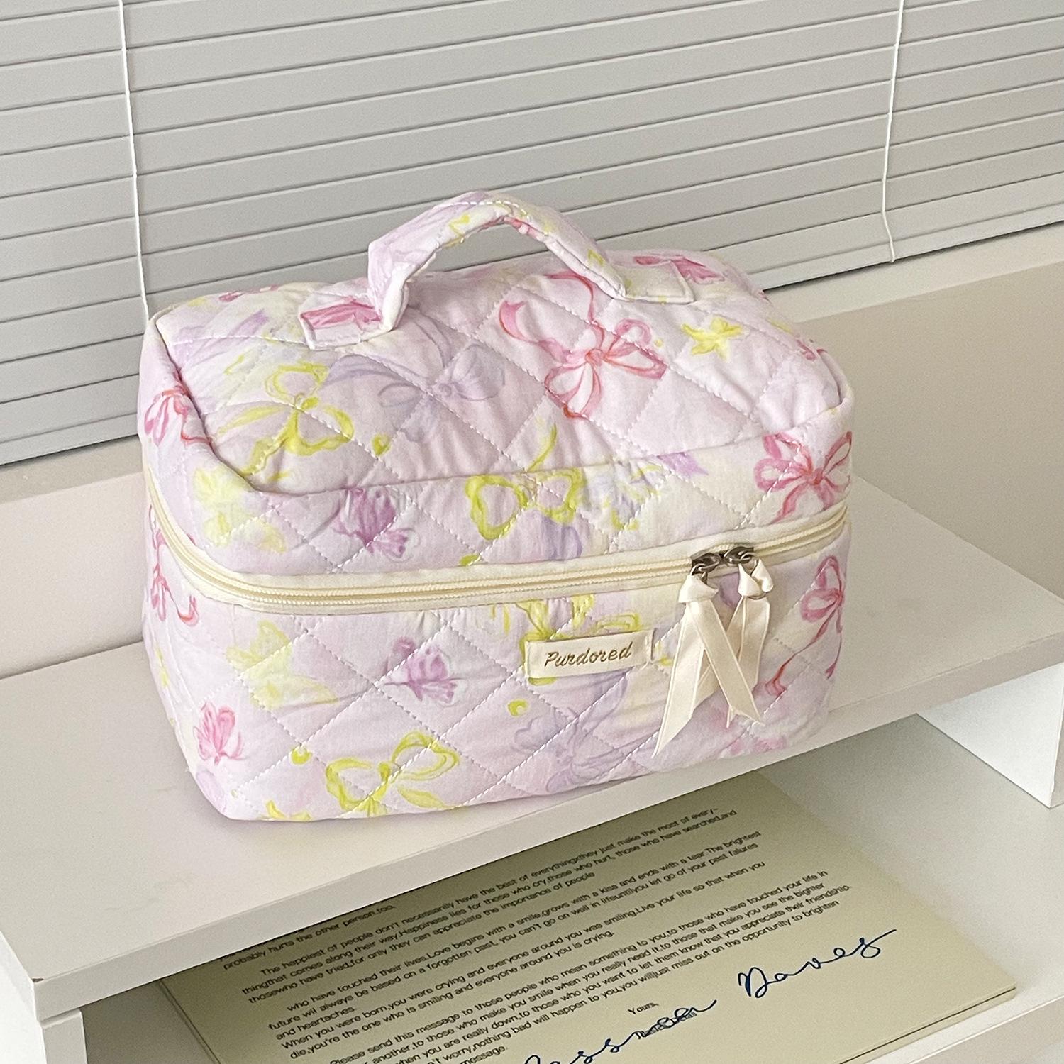 

Волшебная косметичка с бабочкой: Стильное портативное хранилище в стиле макарон с цветными блоками