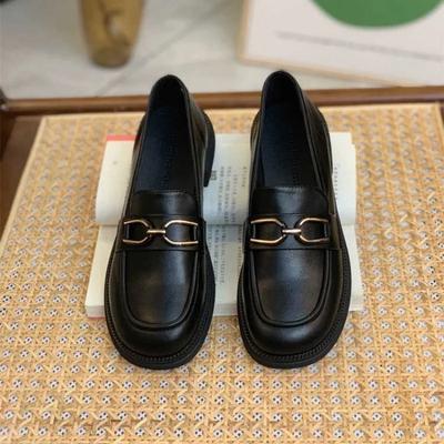 Mocassins de Couro Macio Preto para Mulheres Estilo Britânico Bico Redondo Slip-on Confortáveis Solado Macio Saltos Médios Sapatos Casuais para Caminhada