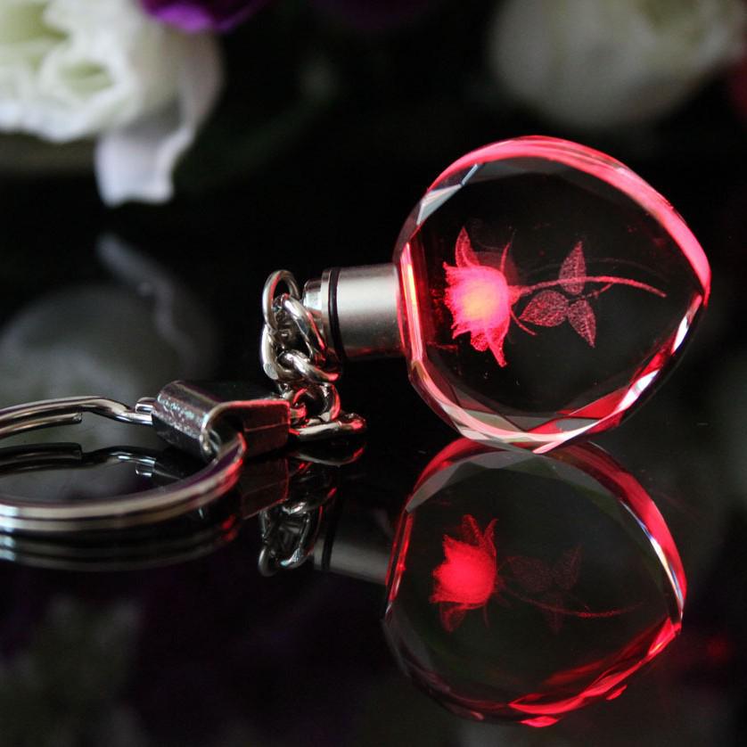 Portachiavi Luminoso in Cristallo a Forma di Cuore - Ciondolo Souvenir Colorato con Logo