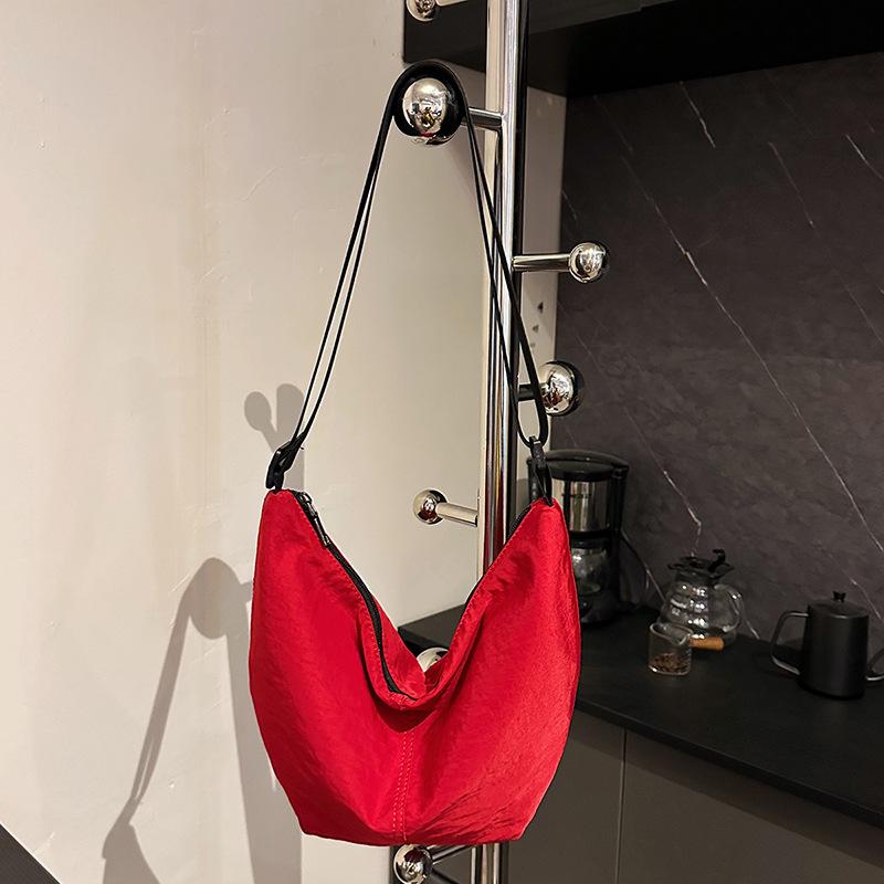 Lightweight Nylon Dumpling Bag Women S Summer Crossbody Slack Shoulder Bag Simple Color Oxford Cloth Croissant красный