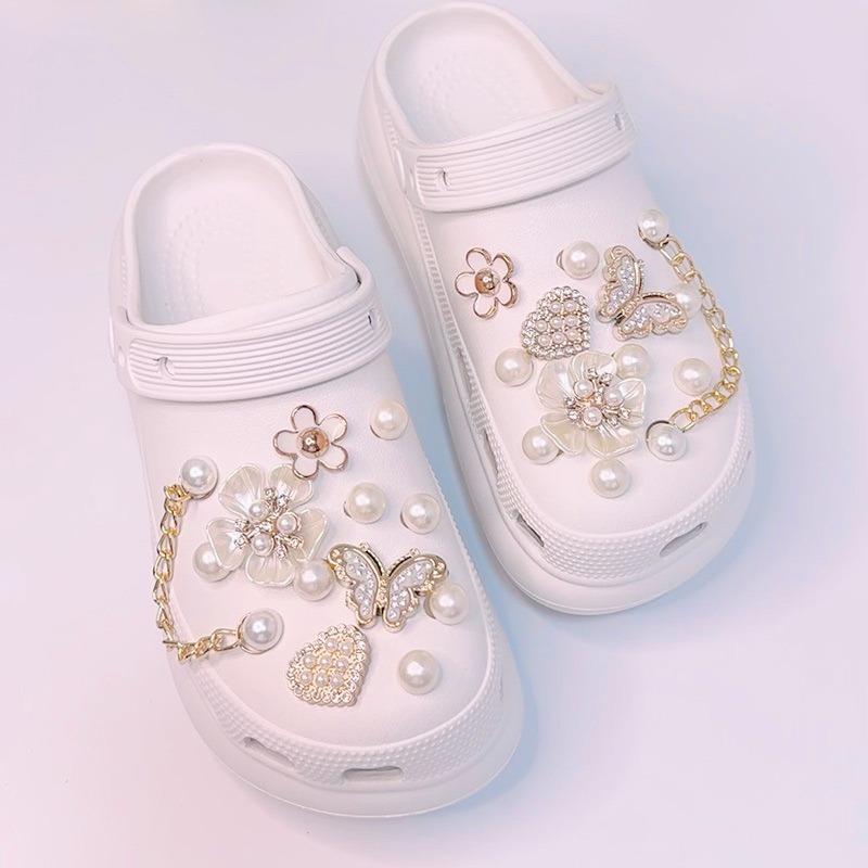 24PCS Luxury Shoe Charms Set Accessories Hole Shoe Buckle Diamond Butterfly Fiveleaf Flower Pearl Chain DIY Shoes Decorations