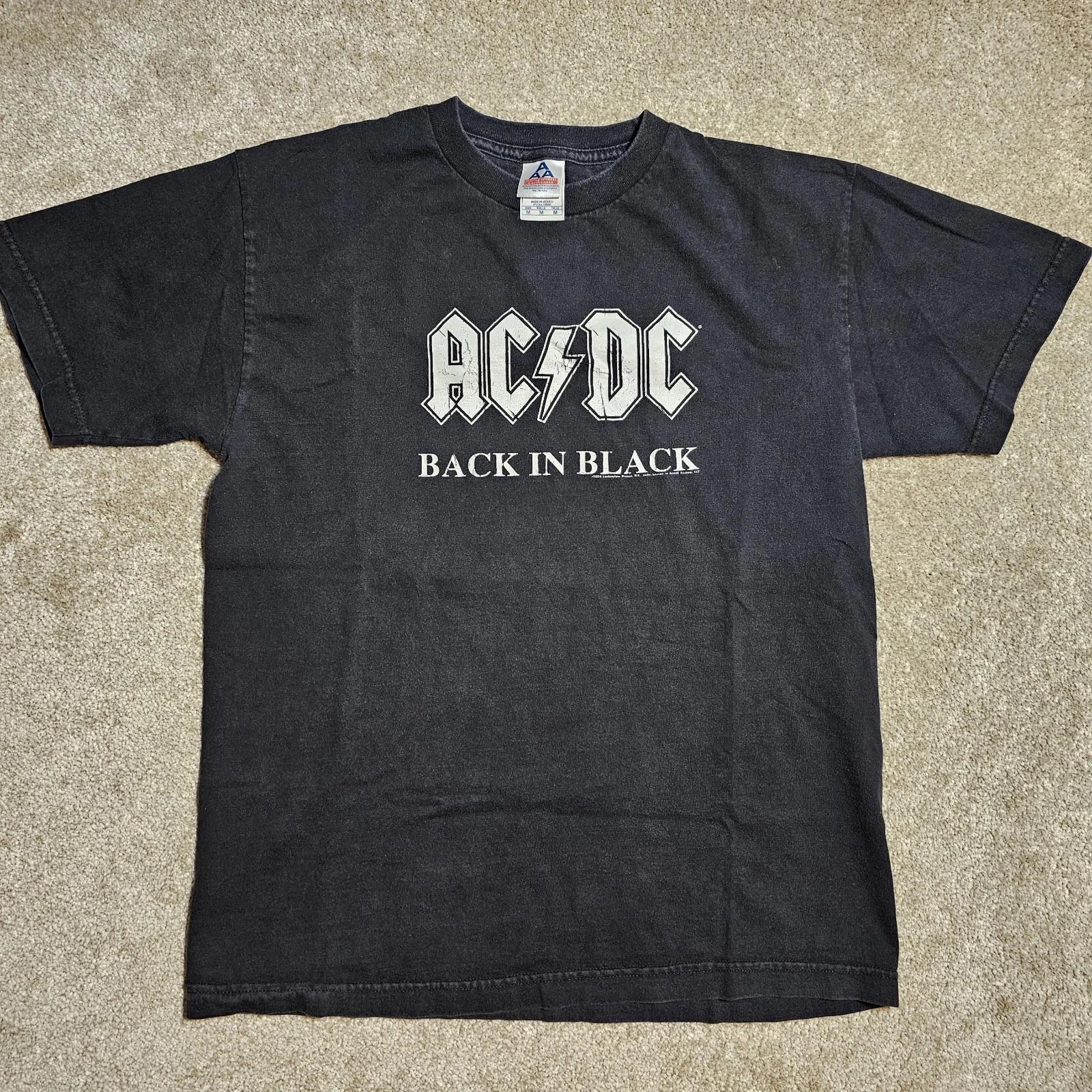 

Vtg 2006 AC/DC Back In Black Faded Size M Graphic T-shirt Rock Skate Classic Emo 3XL