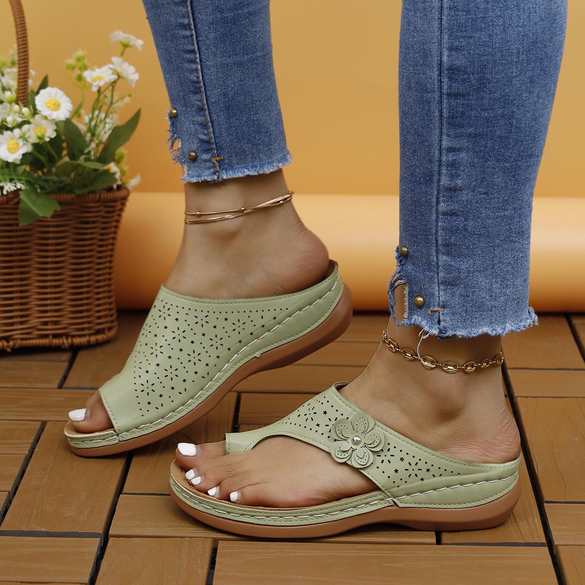 

2025 foreign trade new women s toe hollow nail flower slope heel shake line slippers fish mouth flat bottom cover finger beach slippers 43 зелений