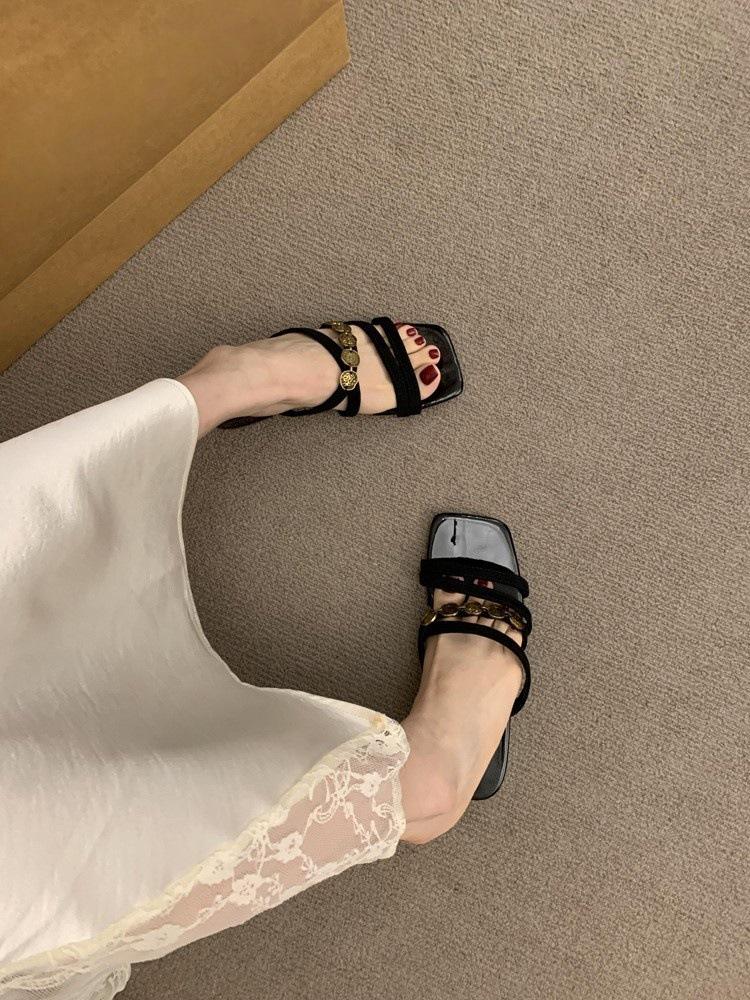 

Thick heel cool slippers women s summer outer wear 2025 new models with skirts versatile, not tired, comfortable Roman shoes 35