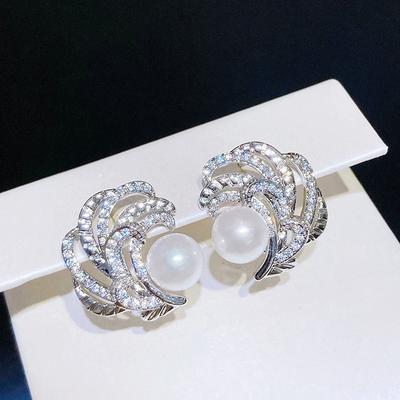 Huitan Graceful Shiny Zirconia Ear Stud Lady Engagement Earrings with Simulated Pearl Delicate Accessories for Wedding