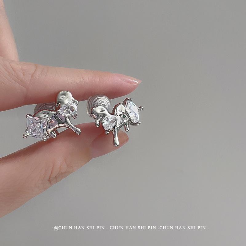 

Lava zircon love ear clips without ear piercings, advanced feeling cold wind earrings, female mosquito coil disc earrings