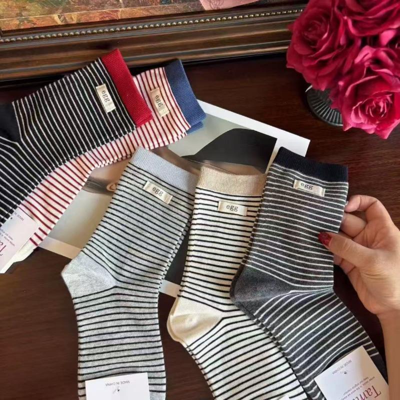 Women's Spring and Autumn New Color Contrast Cloth Label Boneless Striped Tube Stack Socks