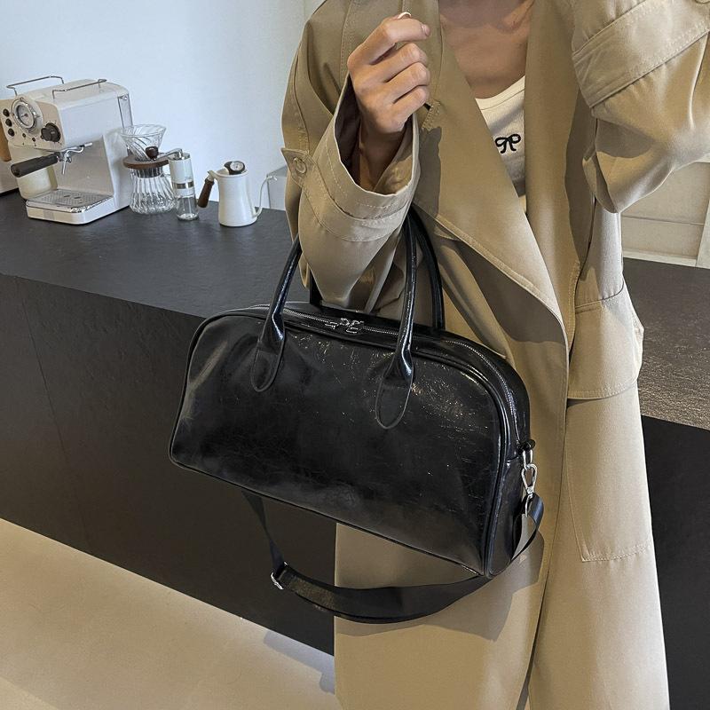 Solid color PU soft leather texture portable large bag leisure travel going out shoulder messenger bag large capacity yoga fitness bag