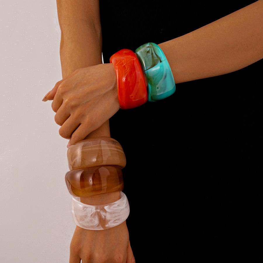 Hochwertiges geometrisches marmoriertes Acrylarmband für Damen