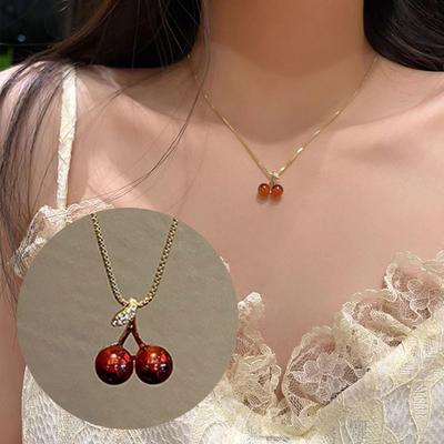Collier Cerise Rouge Design de Niche Chaîne de Cou Bijoux Coréens de Grande Valeur pour Petite Amie Collier Pull Femme
