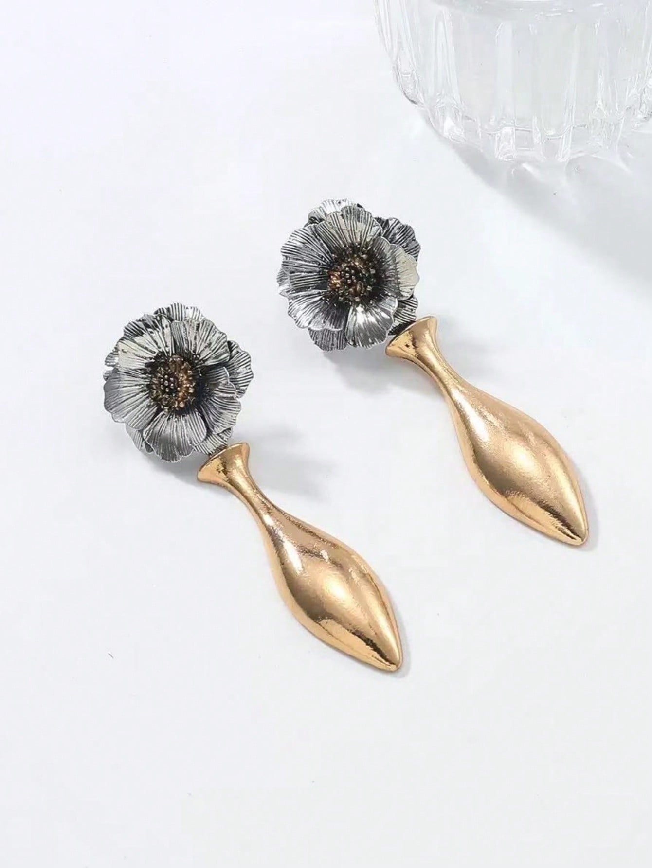 

Модные серьги-подвески для женщин золотой