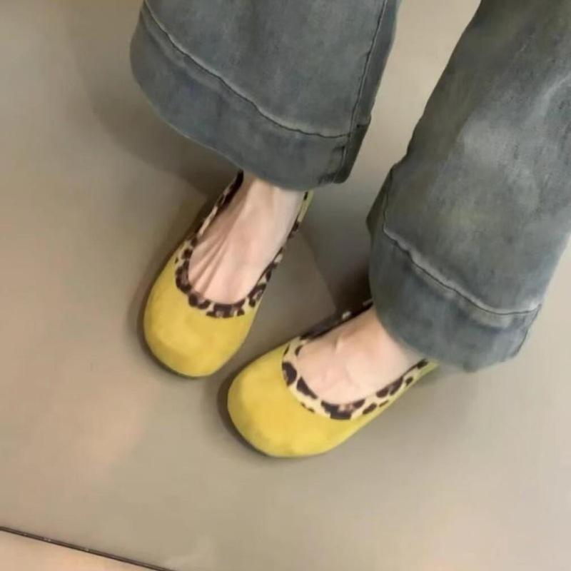 Retro round head shallow mouth single shoes women's 2025 autumn new one-pedal soft sole comfortable Doudou shoes fashionable grandma shoes