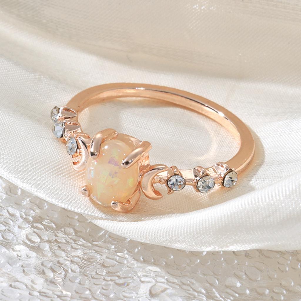 Hot-selling oval imitation Opal moon ring retro light luxury four-claw celebrity style diamond jewelry
