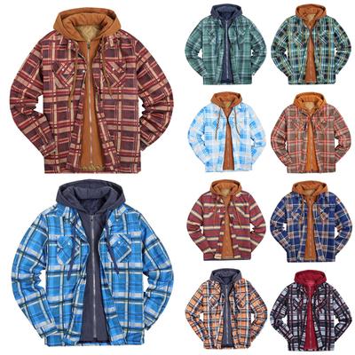 Gestepptes, gefüttertes, kariertes Button-Down-Hemd für Herren. Mit Samt versehen, um warm zu bleiben. Jacke mit Kapuze