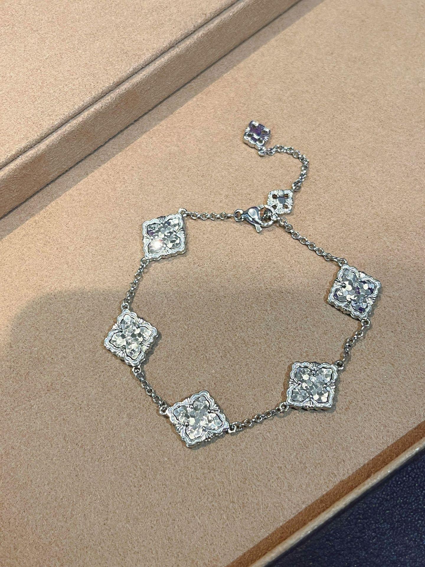 French Retro Cloth Style Double-Sided Broken Ice Ice Five-Flower Bracelet High-End Light Luxury Celebrity Style Versatile Jewelry