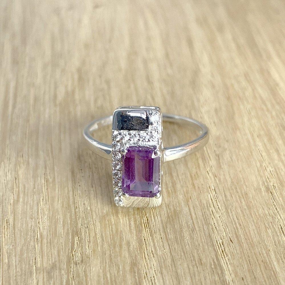 Серебряное кольцо с александритом, вес изделия 2,37 гр (1990353)