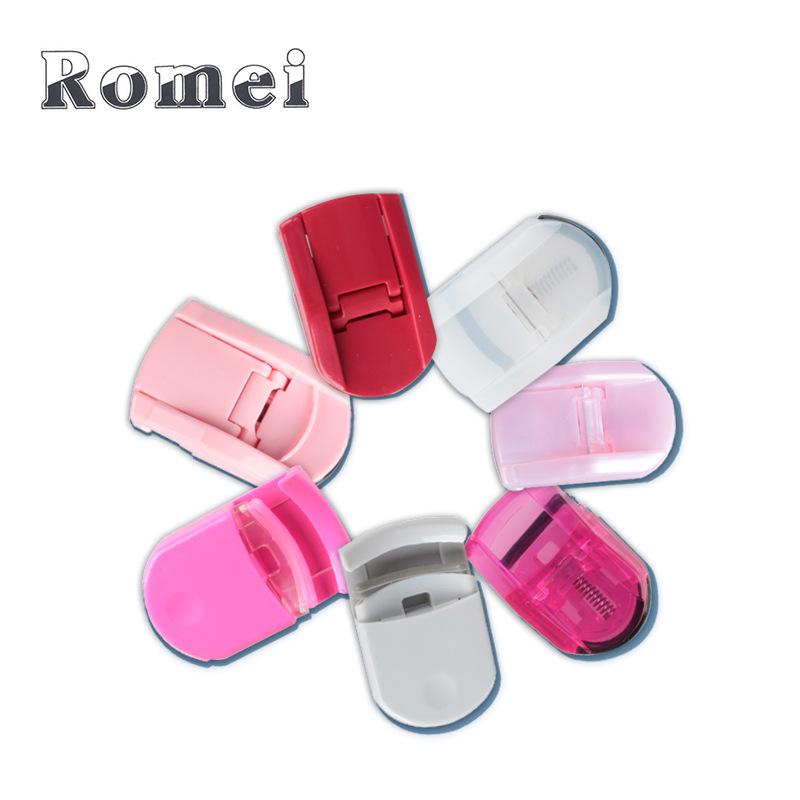 Compact Plastic Eyelash Curler with Free Silicone Pad