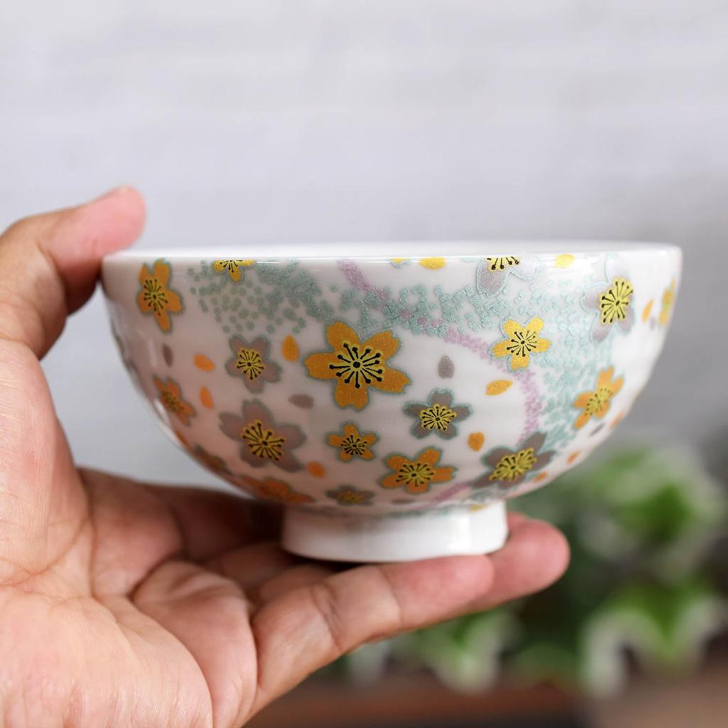 Waza no Kura Pair of Kutani Ware Rice Bowls, Stylish Couple's Bowls, Curved Water Flower Design, Ceramic, Brand Name, Japanese Tableware