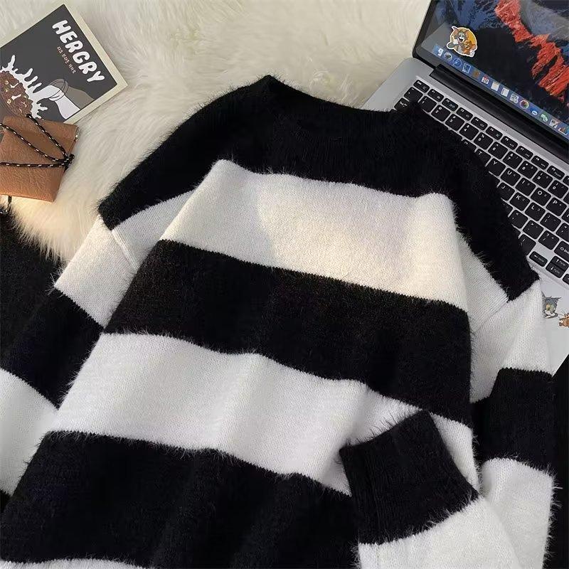 Pullover sweater men's and women's autumn and winter 2025 new loose lazy medium and long black milk and white striped knitted top