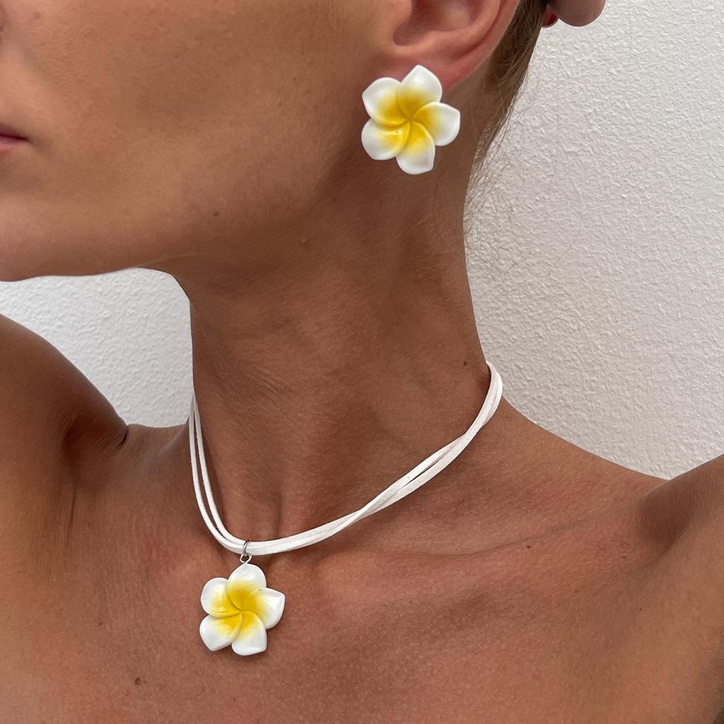 Sweet Wind Gradual Change Color Flower Pendant Necklace, Dopamine Three-Dimensional Flannel Collarbone Chain