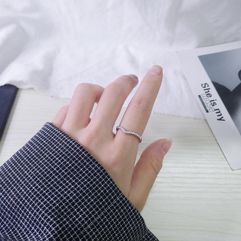 Eco-friendly Rhinestone V-shaped Ring for Women - Versatile, Stylish, and Sweet Hand Jewelry