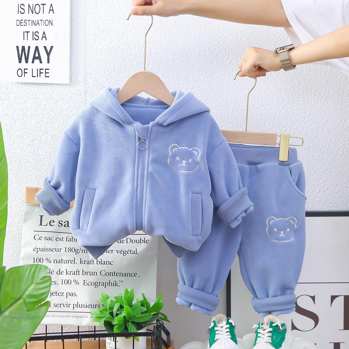 

Трендовая зимняя мода для мальчиков 2024: Детский утолщенный жилет, набор из трех предметов 110 cm синий