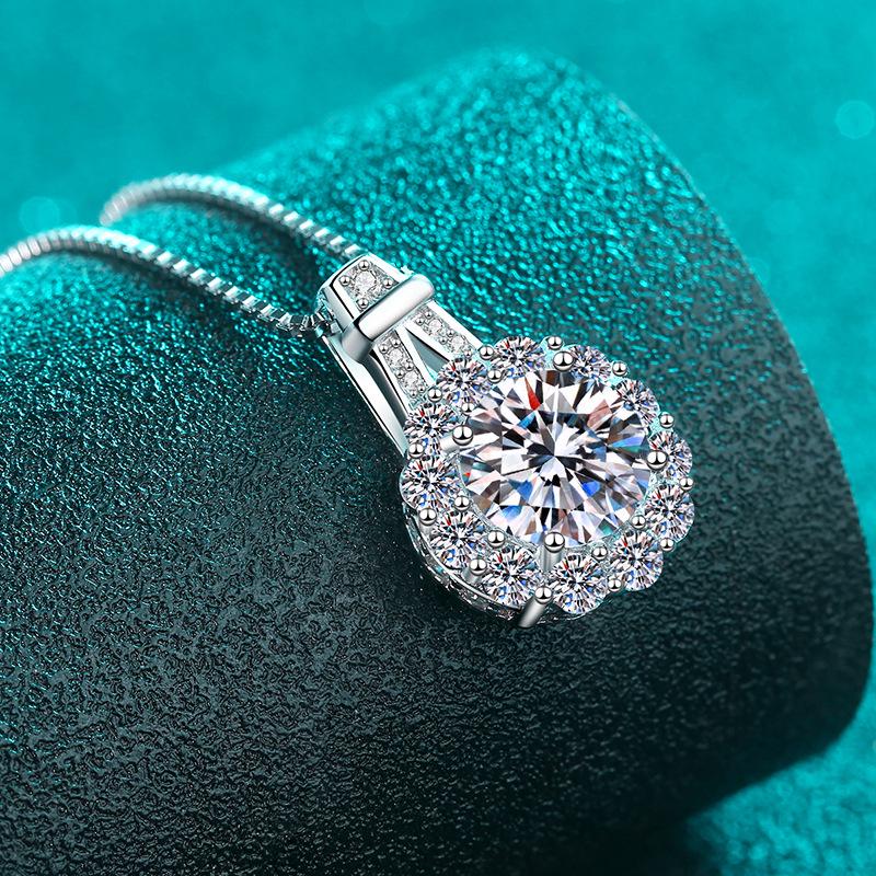 Yin Baichuan S925 Sterling Silver Moissanite Sunflower Pendant Necklace for Women - Stylish & Versatile