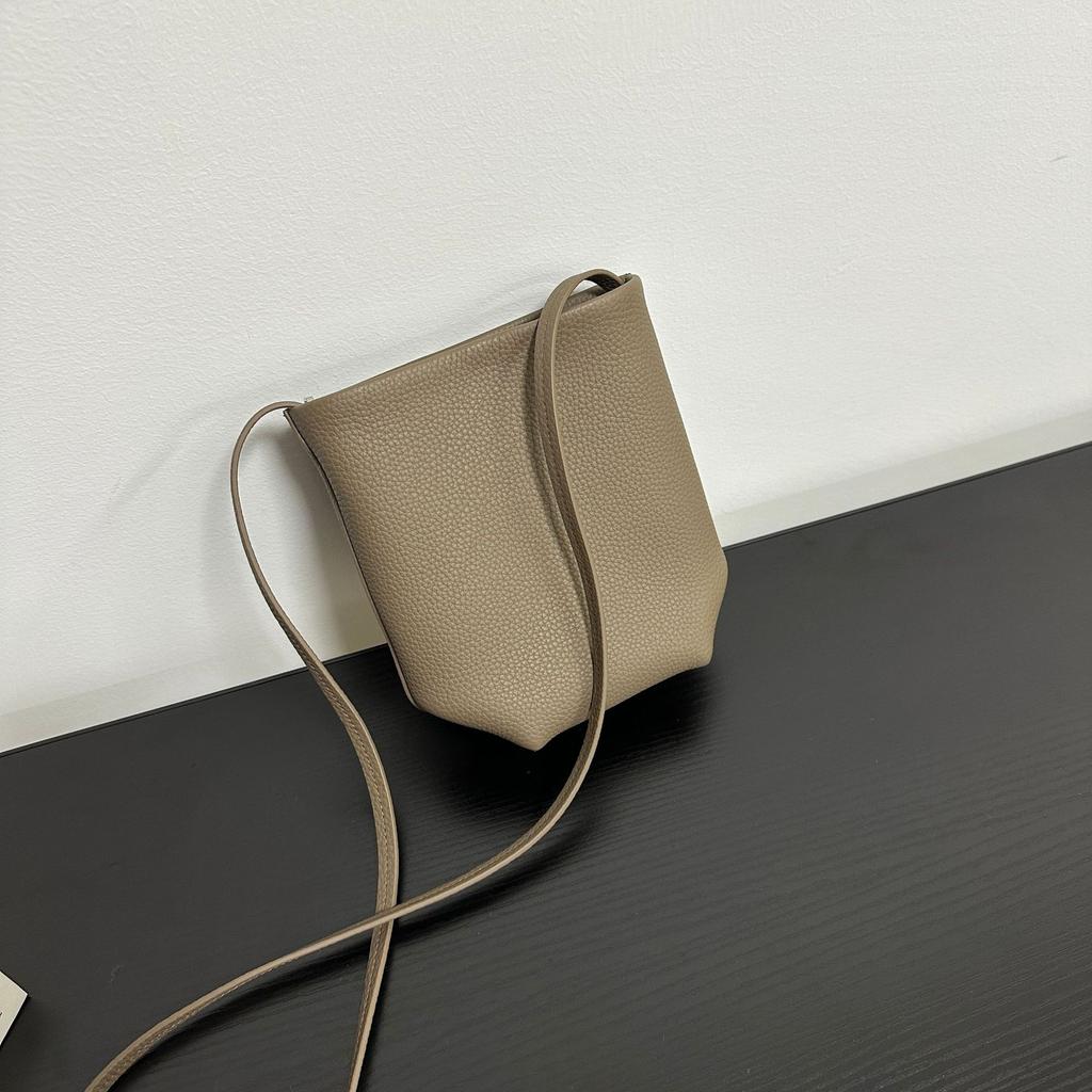 Row wind niche imported first-layer cowhide commuter mini bucket bag minimalist wind shoulder portable oblique span mobile phone bag