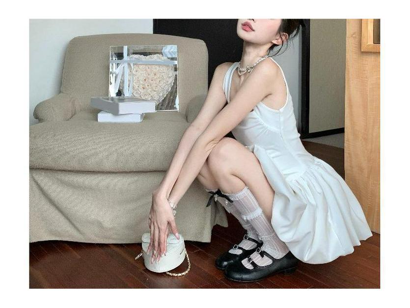 

Маленькое белое платье-слинг с французскими рукавами-буфами - Сладкая и пикантная короткая юбка M белый