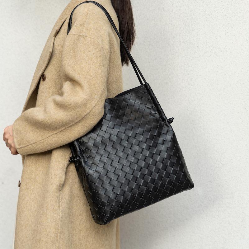 Trendy New Woven Bag Sheepskin Hand-woven Shoulder Bag Large Capacity Child and Mother Bag Bucket Bag Women