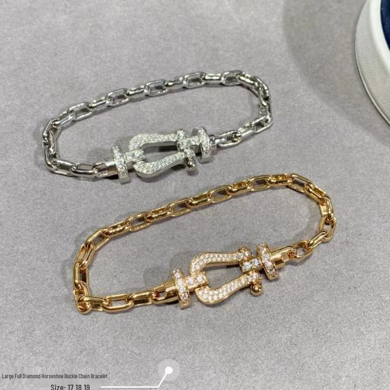 Seiko V Gold 18k Rose Gold Nautical U-Shaped Horseshoe Buckle Bracelet: Women's Exquisite Light Luxury Bangle.