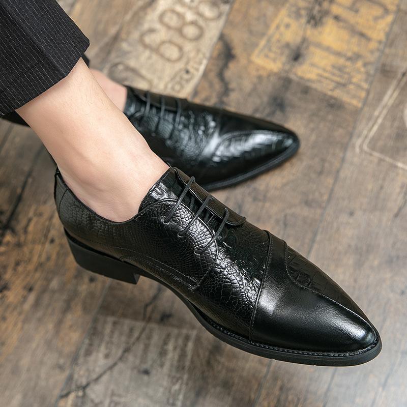 Fashion High Quality Low Heeled Lace Up Brown Chelsea Mens Boots Business Leather Men Designer 2025 Fashion Casual Pointed Cowboy Boots