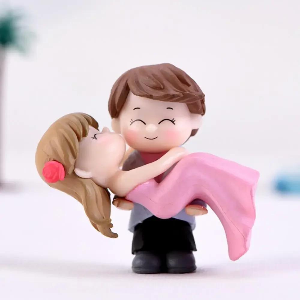 Sweet Couple Bride Groom Model Miniature Figurine Landscape Wedding Figurine Desktop Ornament Home Decor Wedding Gift Garden