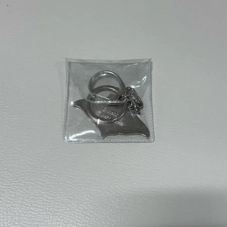 (sealed) Vinchen Manta Keyring Silver