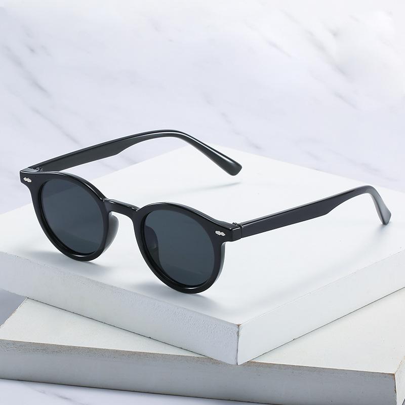 Nowe modne okulary przeciwsłoneczne dla dzieci Ochrona UV400 Małe oprawki Okrągły design dla chłopców Dziewcząt Okulary do cieniowania na zewnątrz