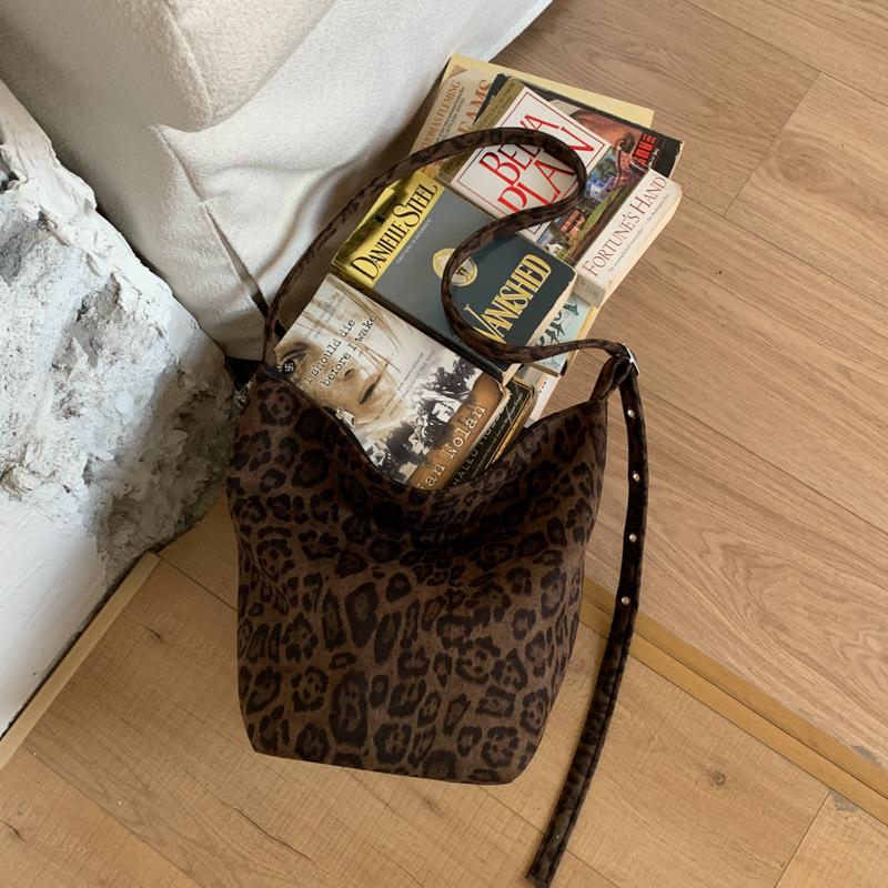 Autumn new retro niche simple large-capacity shoulder bag fashion leopard print versatile handbag women's bag