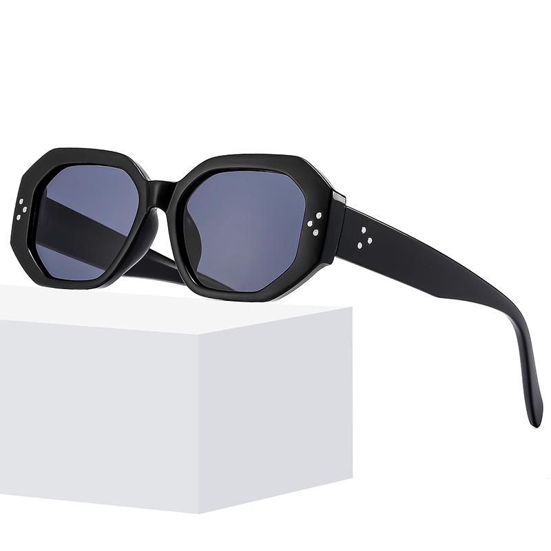 2024 Trendy Unisex Polygon Sunglasses: Fashionable Studded Sun Protection for Beach Vacations