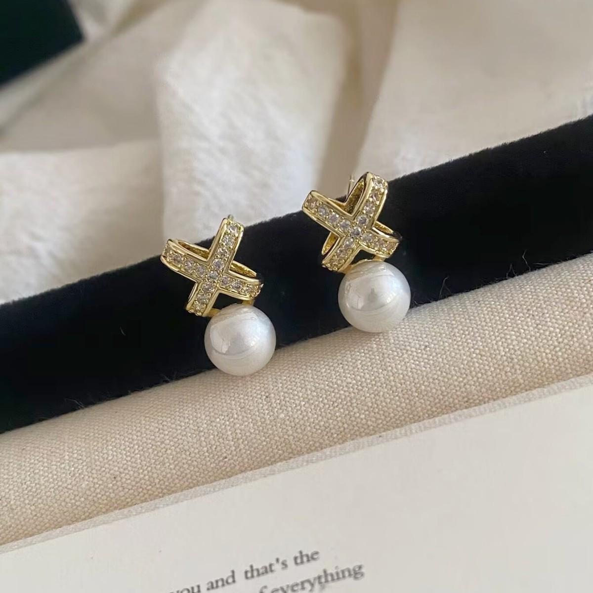Elegant Pearl Cross Earrings for Women: Simple Design, Micro-set Zircon Studs, Versatile and Exquisite.